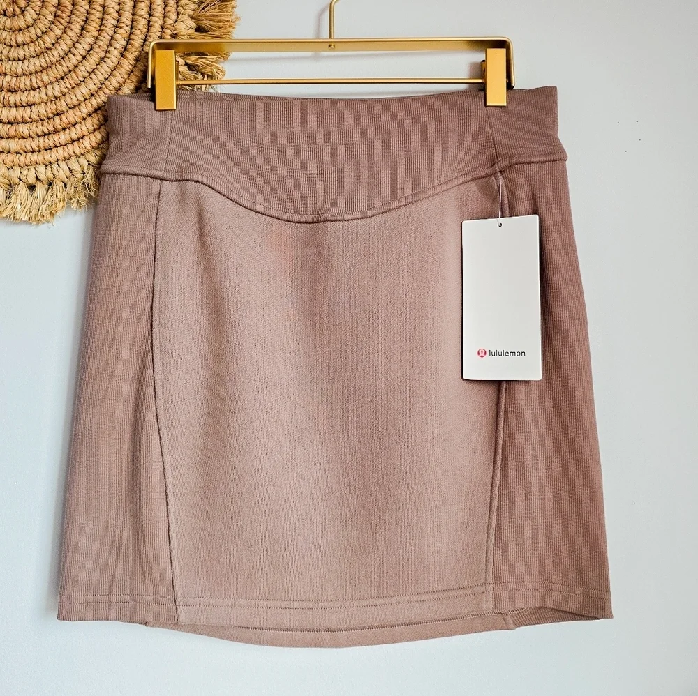 Lululemon New Women Taupetastic Scuba Knit High Rise Mini Skirt SZ Medium Sporty